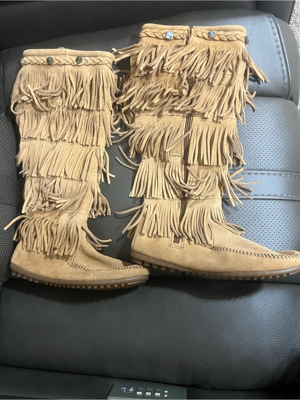 Women’s Minnetonka fringed boots